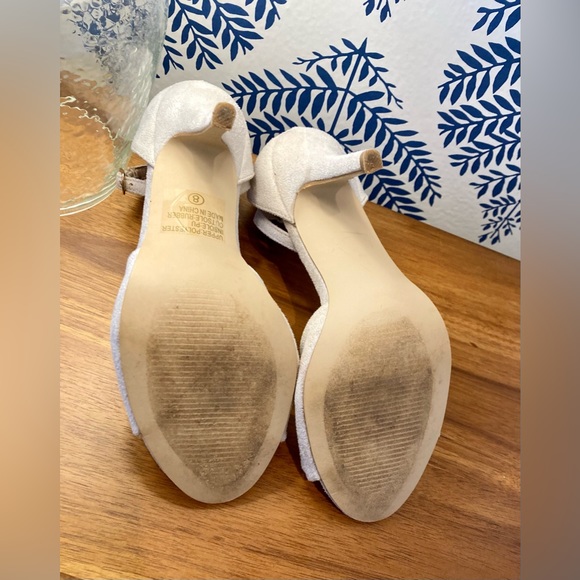 Cream suede heels.  Size 8 - Picture 6 of 9